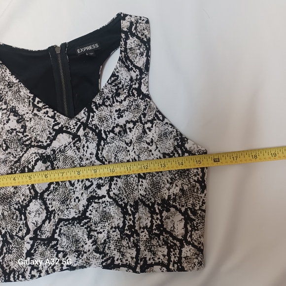 Express  Women Top Size M Black and White Fitted Crop Tank Top - Picture 8 of 9